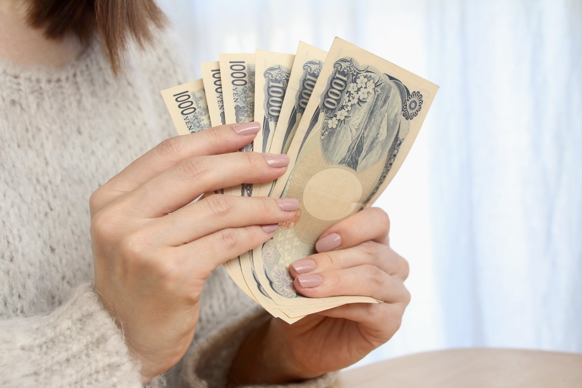 ウィッグの値段と種類ごとの平均価格｜購入時にかかる追加費用も解説